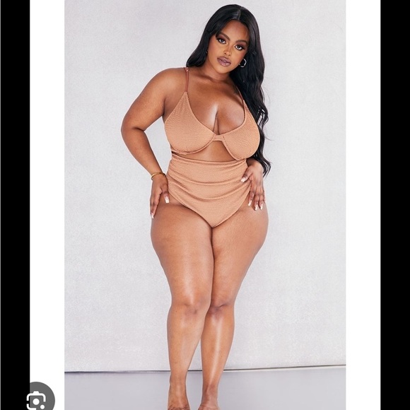 Prettylittlething plus mocha textured cutout swimsuit - Picture 2 of 11
